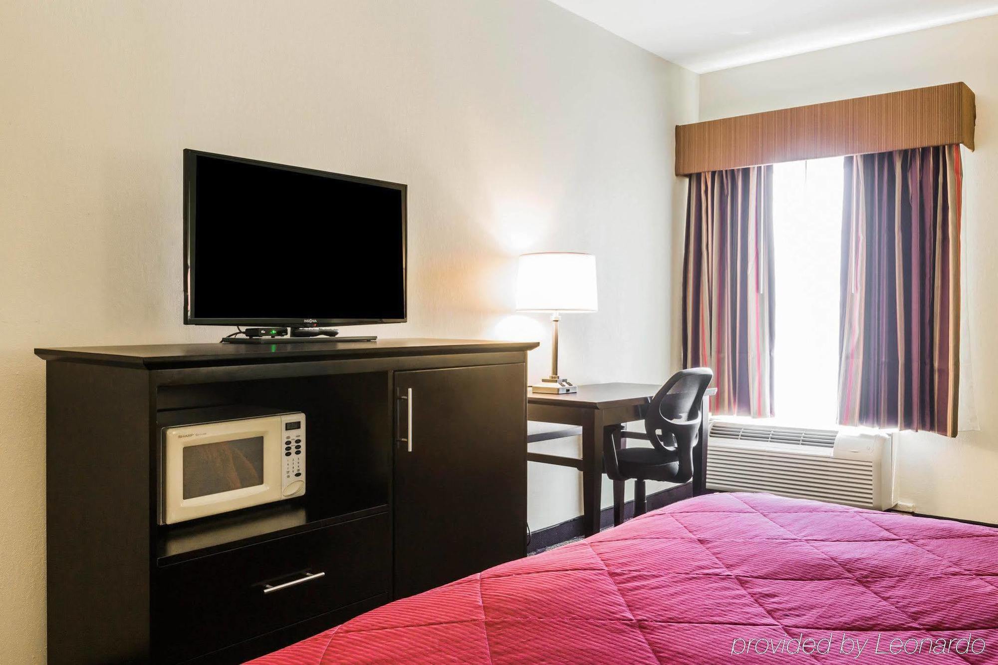 Quality Inn & Suites North Монтгомери Экстерьер фото