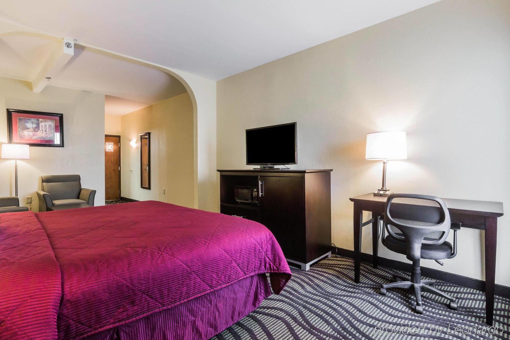 Quality Inn & Suites North Монтгомери Экстерьер фото