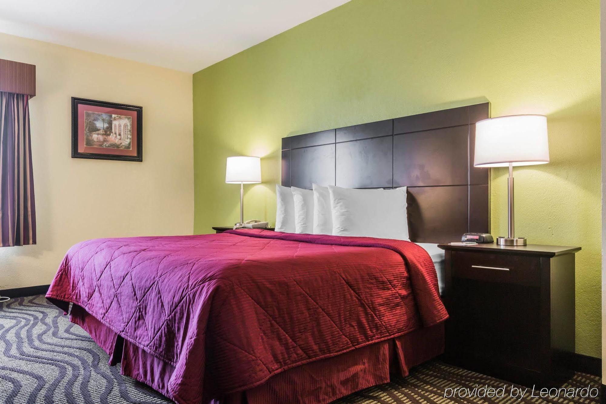 Quality Inn & Suites North Монтгомери Экстерьер фото
