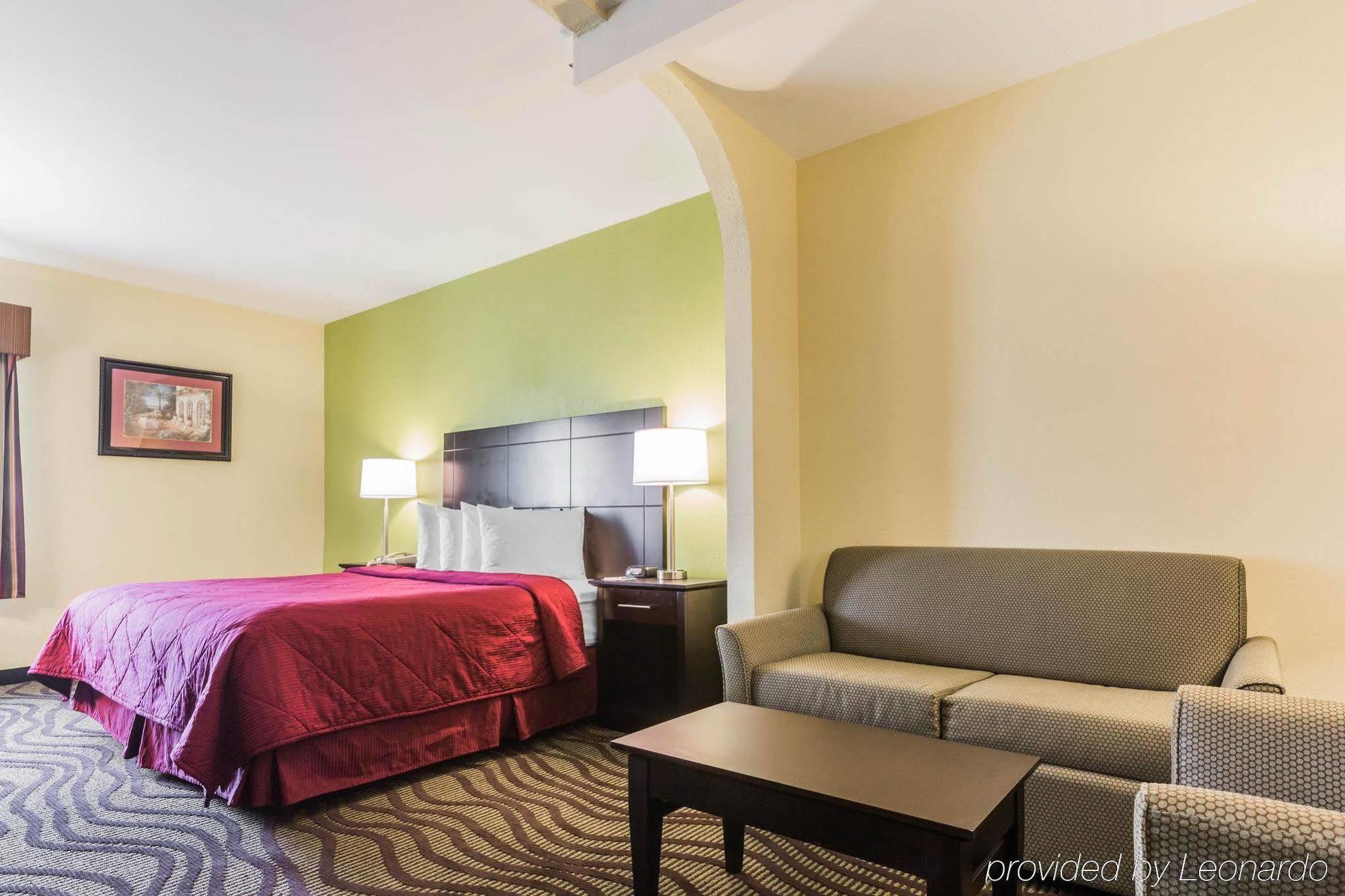 Quality Inn & Suites North Монтгомери Экстерьер фото