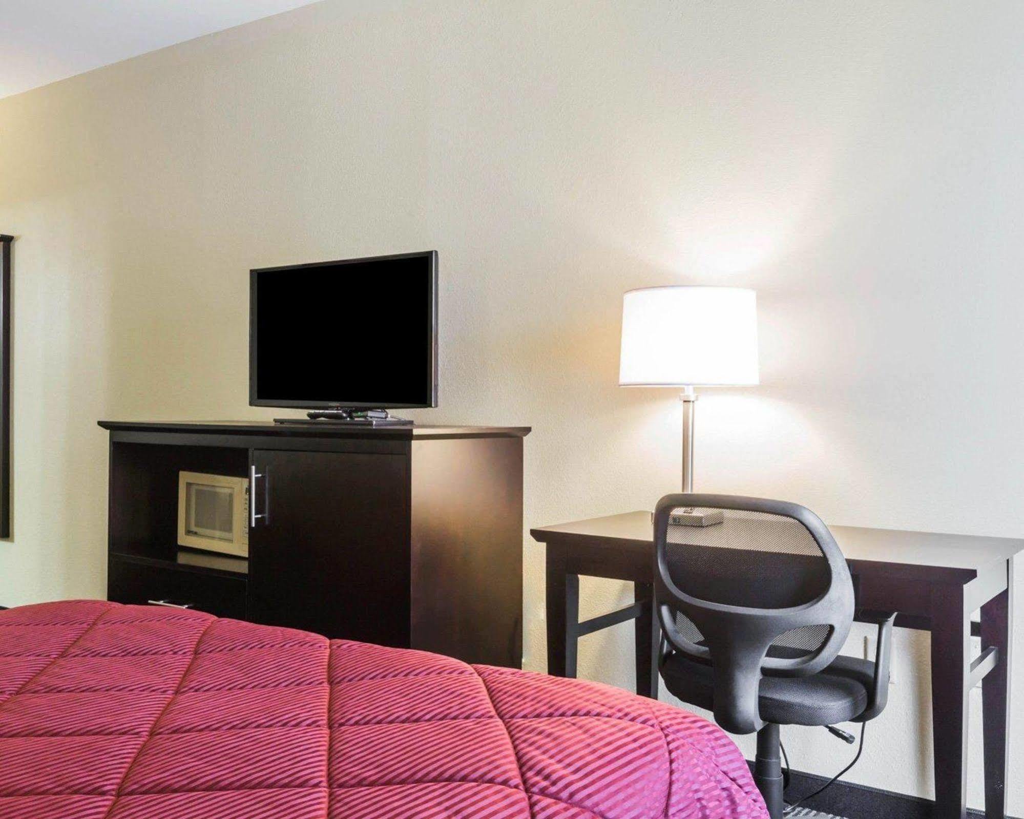 Quality Inn & Suites North Монтгомери Экстерьер фото