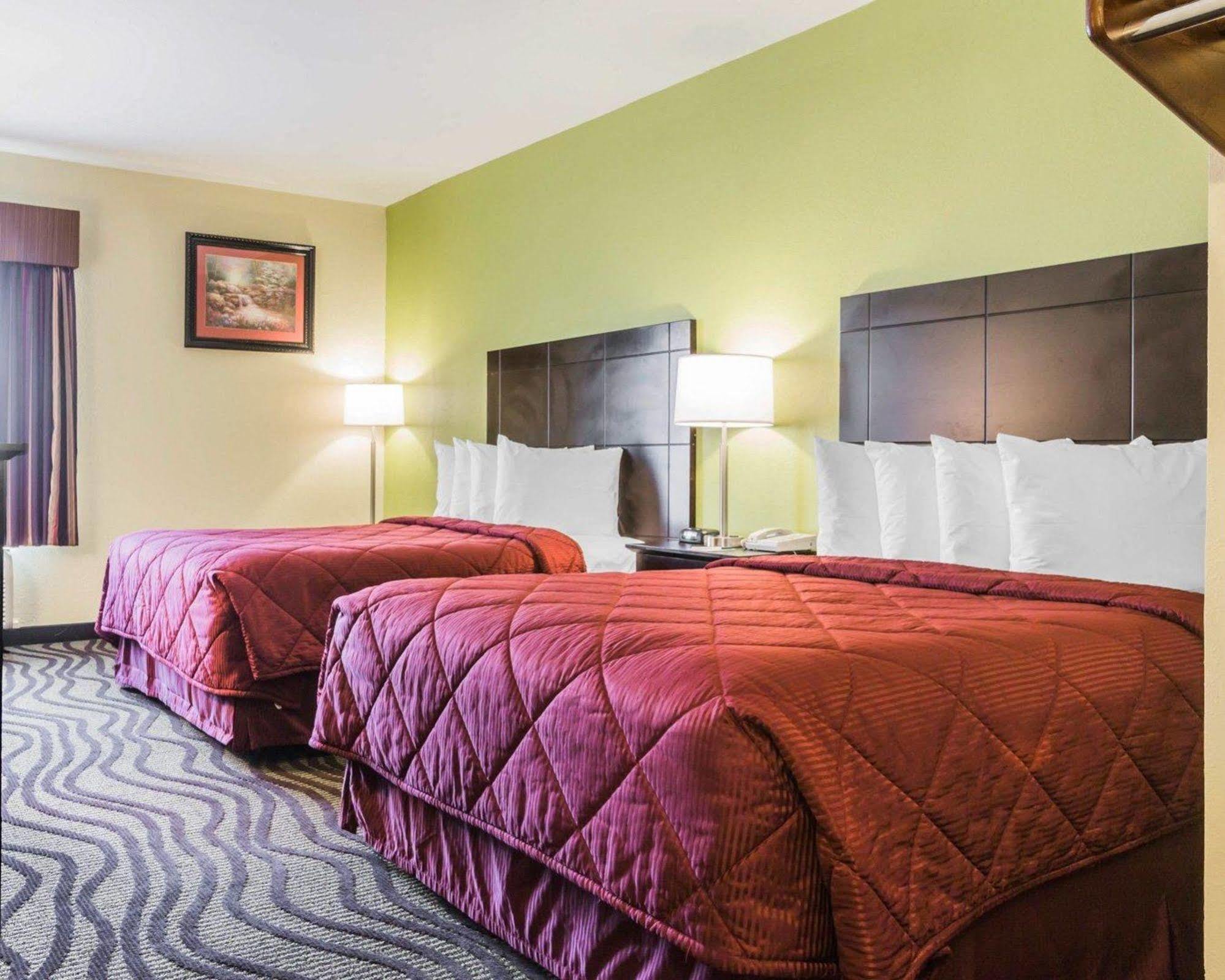 Quality Inn & Suites North Монтгомери Экстерьер фото