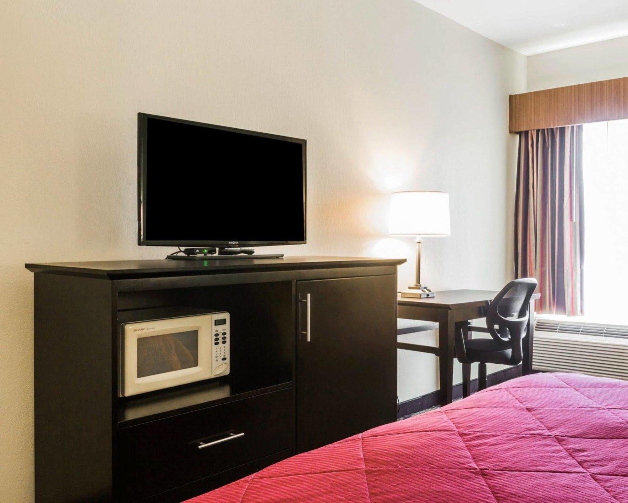 Quality Inn & Suites North Монтгомери Экстерьер фото