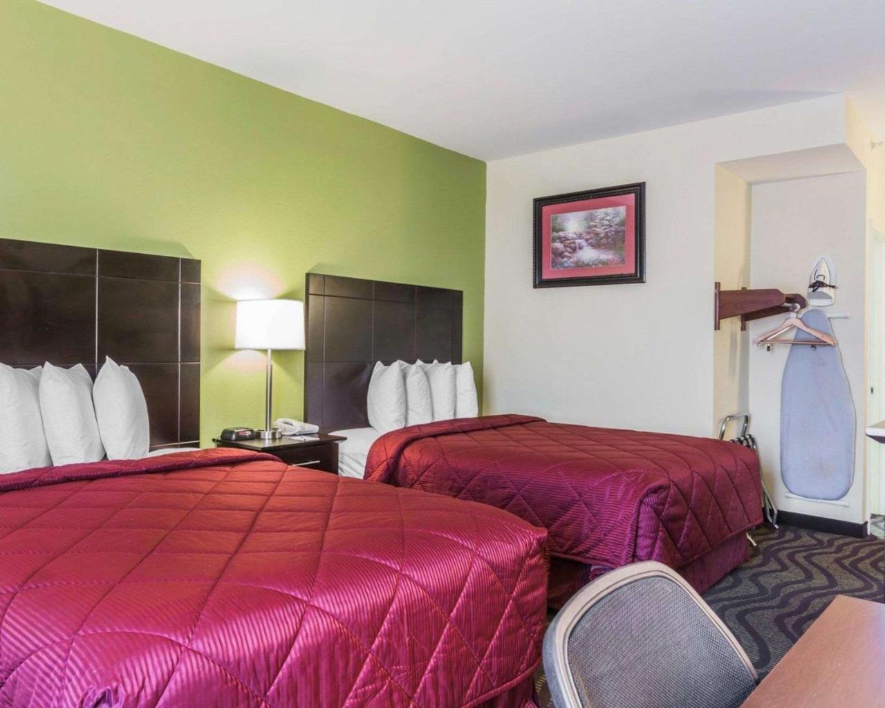 Quality Inn & Suites North Монтгомери Экстерьер фото