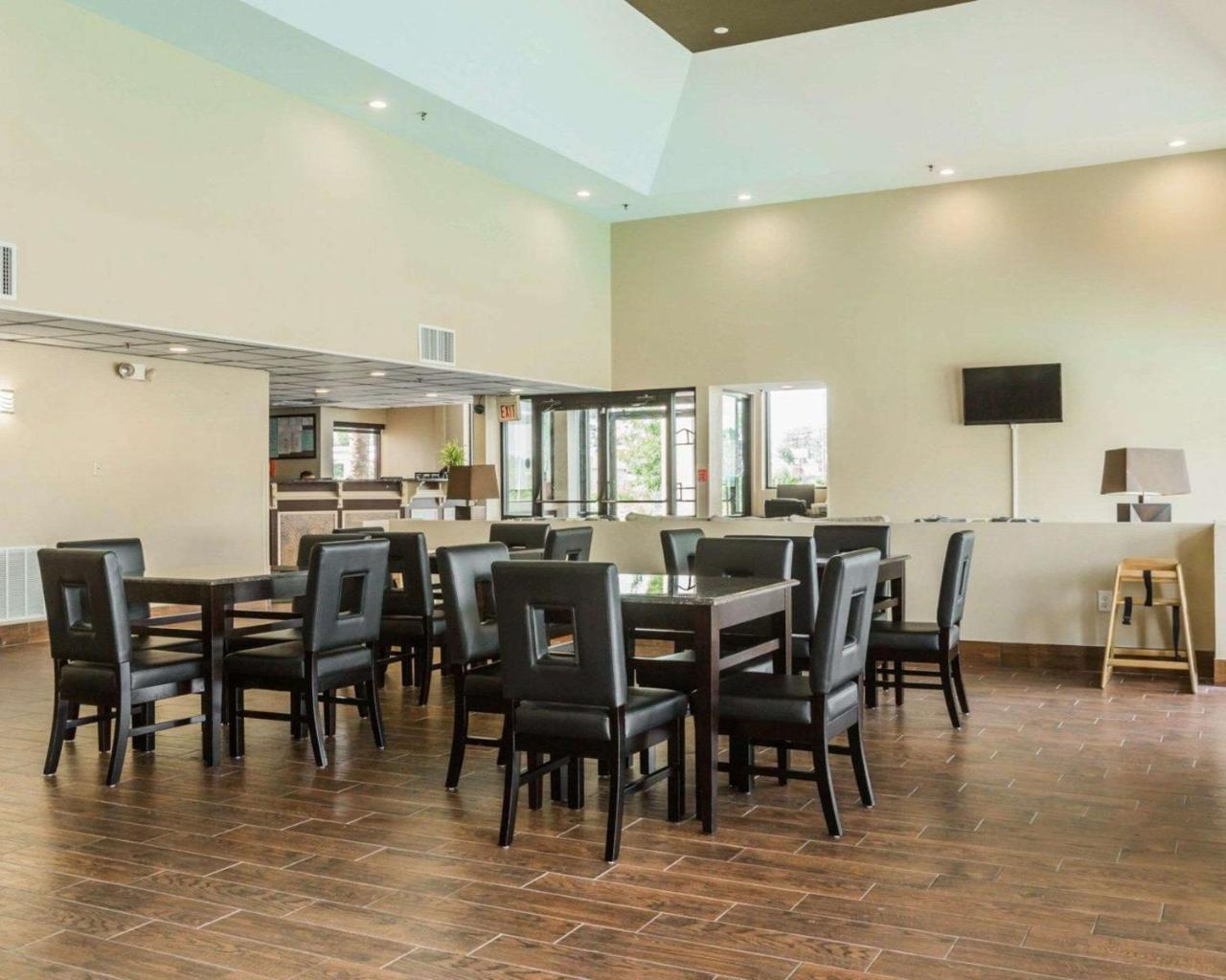 Quality Inn & Suites North Монтгомери Экстерьер фото